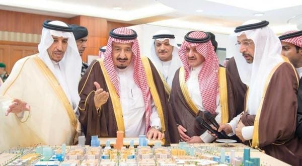 خادم حرمین شریفین مشرقی علاقے میں ارب ڈالر کے منصوبے کا افتتاح کرتے ہوئے