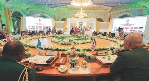 "داعش” کے خلاف اتحاد عرب واسلامی شرکت کے فروغ کی راہوں کا جائزہ لے رہا ہے