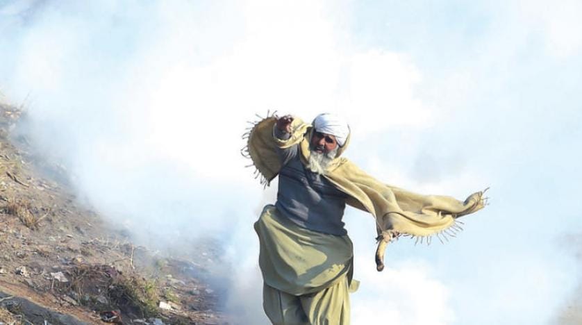پاکستانی حکومت کا اسلام پسندوں کے دھرنے کو ختم کرنے کے لیے فوج سے تعاون کی درخواست