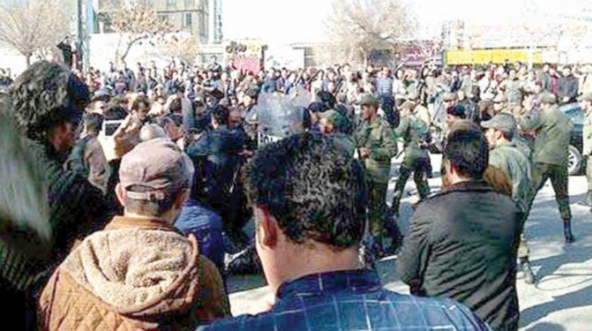 قتل، زخمی اور گرفتاری کا ماحول۔۔۔ خامنئی کا دشمنوں پر الزام
