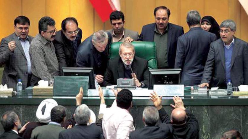 ایرانی پارلیمنٹ روحانی سے براہ راست جوابدہی کا فیصلہ کر رہی ہے