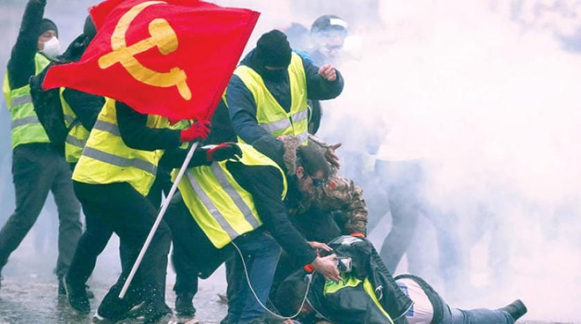 زرد اشارے کے مظاہرین کے نعرے میکرون کرسی چھوڑو