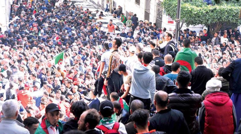 بوتفلیقہ کی امیدواری کی شام جزائر میں غیر معمولی مظاہرہ