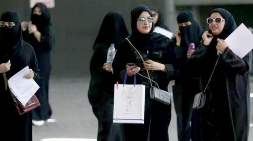 سعودی عرب کی خواتین کو پاسپورٹ بنانے اور سفر کرنے کی اجازت