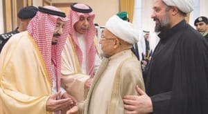 خادم حرمین شریفین نے مقامی شہریوں کا استقبال كيا اور مشرقی علاقہ کے باشندوں اور دیگر بڑی شخصیات کی ان سے سلام کرنے کے لئے خلیجی بنگلہ  میں حاضری