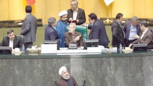 روحانی "جوہری پروگرام” سے دستبرداری کا جھنڈا لہراتے ہوئے ناقدین کا مذاق اڑا رہے ہیں