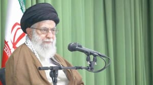 خامنئی: اگر ٹرمپ نے جوہری معاہدہ کو ختم کیا توہم معاہدہ کے پابند نہیں رہیں گے