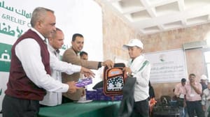 تعز میں بچے اسکولوں کی طرف