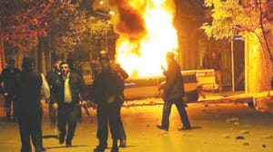 ایرانی مظاہروں کے دوران حوزہ (شعیہ مسلکی مدرسہ) اور "بسیج” کے دفاتر نشانے پر