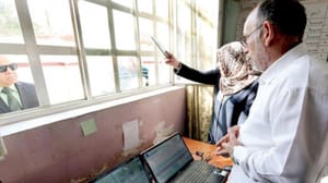 عراقیوں کے ووٹوں کو خریدنے کے لئے ایک مقابلہ