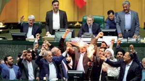 ایران کی تقسیم میں گہرائی اور امریکہ کی دھمکی