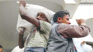 بلا معاوضہ ملازمین اور حوثیوں کے لئے بلین ڈالر
