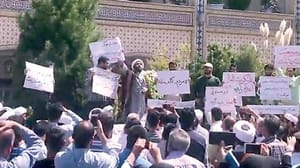 ایران میں کشیدگی اور حوزات مظاہرین کا نیا نشانہ