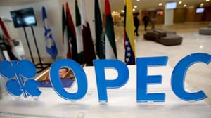 اوپک اور اس کے ہمنواء روزانہ 1.2 ملین بیرل پیداوار کم کرنے کے لیے مستعد